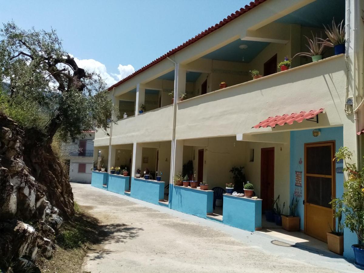 Kotsifas Rooms Tiros Exterior photo