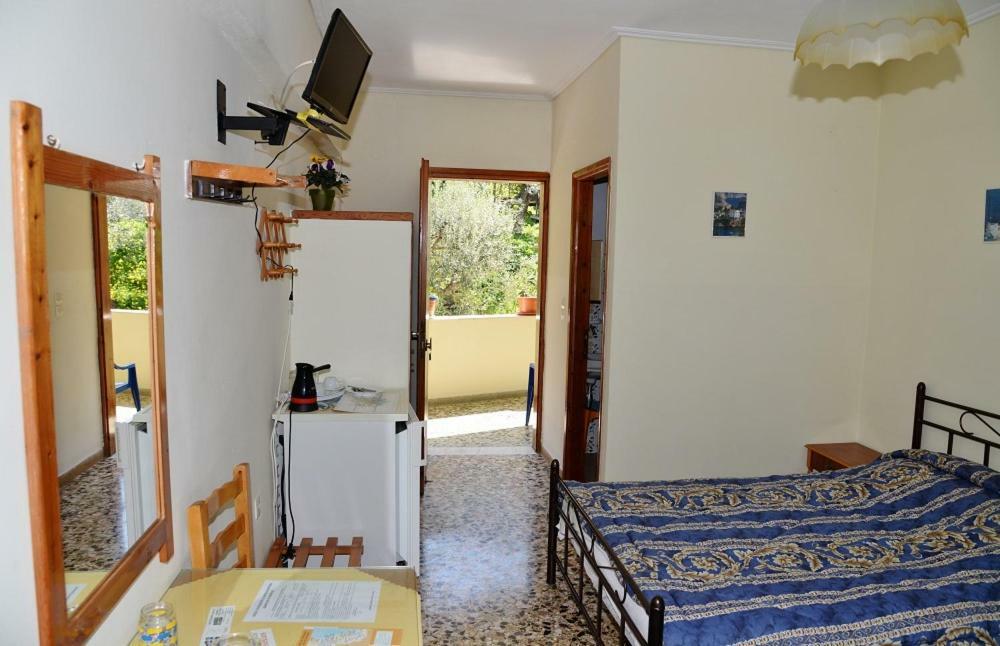 Kotsifas Rooms Tiros Exterior photo