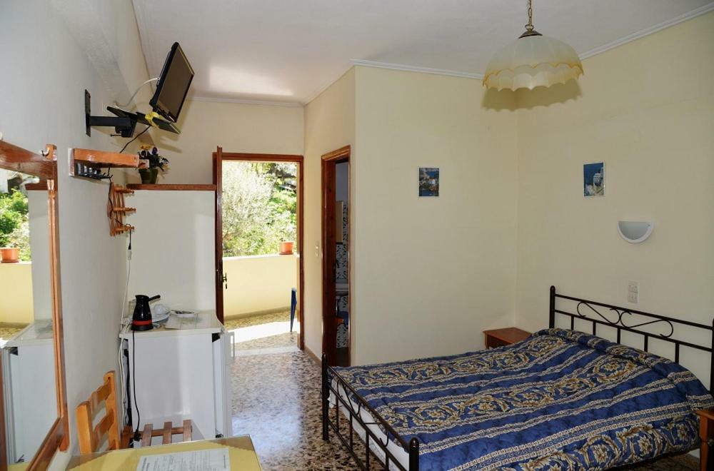 Kotsifas Rooms Tiros Exterior photo